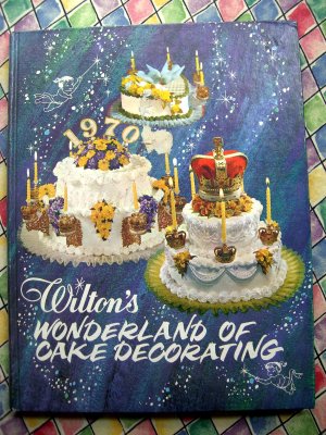 Vintage 1974 Wilton Wonderland of Cake Decorating Instruction Book