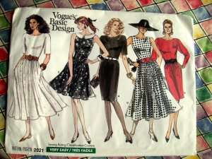 Vogue Pattern # 2021 UNCUT Misses Dress Size 6 8 10