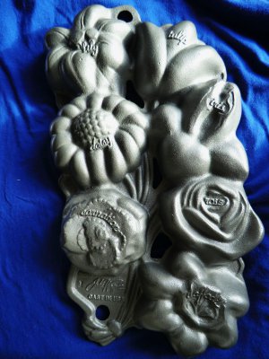 John Wright Heavy Cast Iron Flower Muffin Mold 1991 Rose Lily