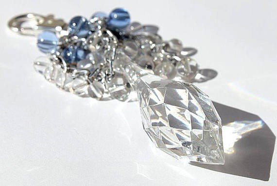 Bag charm with a long drop surrounded by blue and transparent glass beads: "Rainfall"