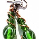 Bronze and copper earrings with green lampwork glass beads: "Zébulon menthol"