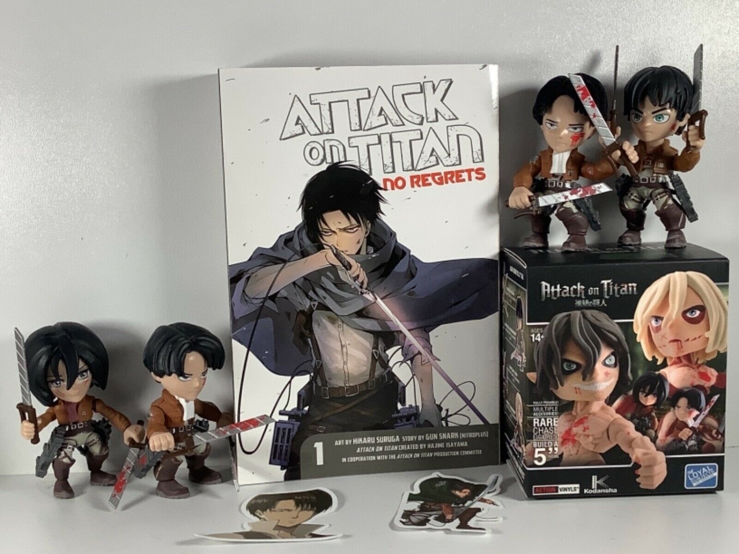 Attack on Titan No Regrets Vol 1 Manga w/4 Loyal Subjects Action Vinyl Figures +