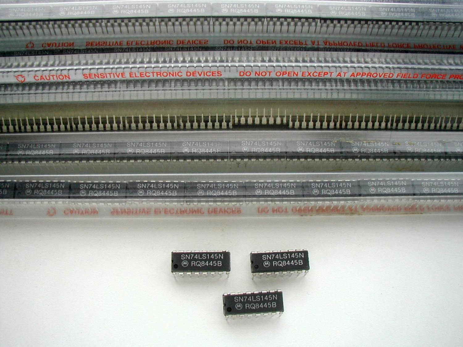 100 x TTL SN74LS145N 74LS145 BCD to Decimal Decoder / Driver Motorola 16 pin