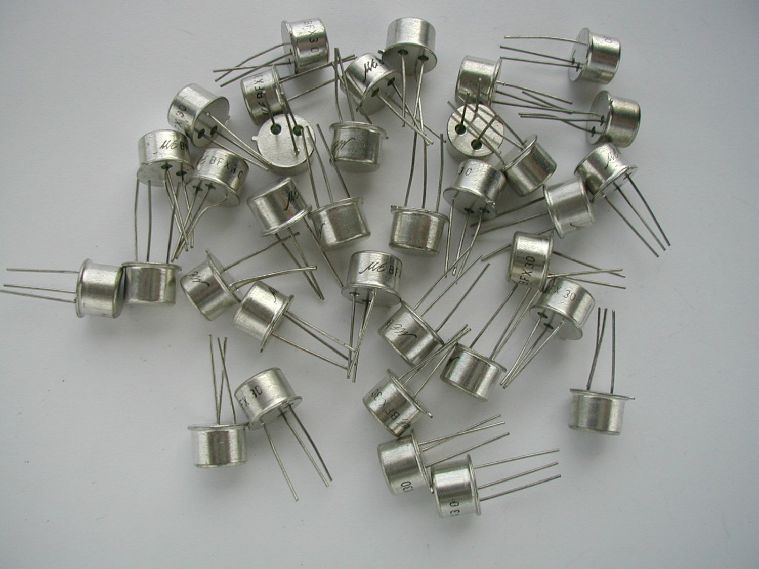 35 x BFX30 65v 600mA Bipolar Transistors PNP TO39 JOB LOT