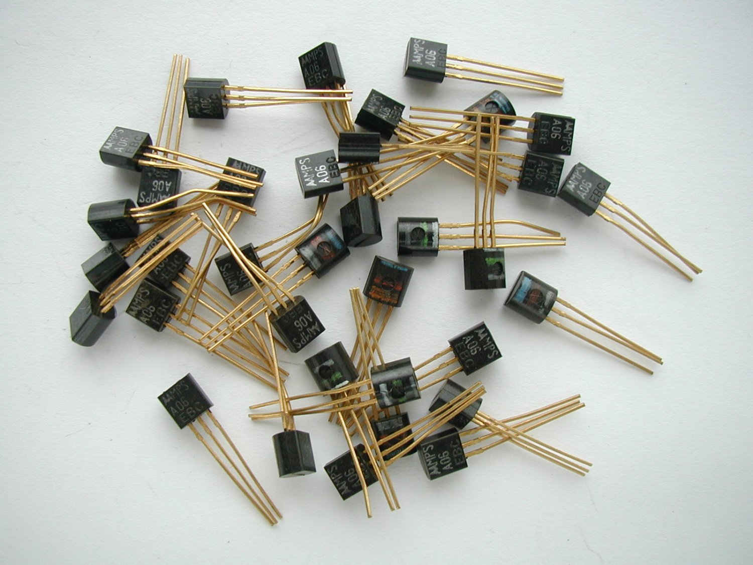 35 x MPSA06 Amplifier Transistor NPN 80V 500mA TO92 JOB LOT