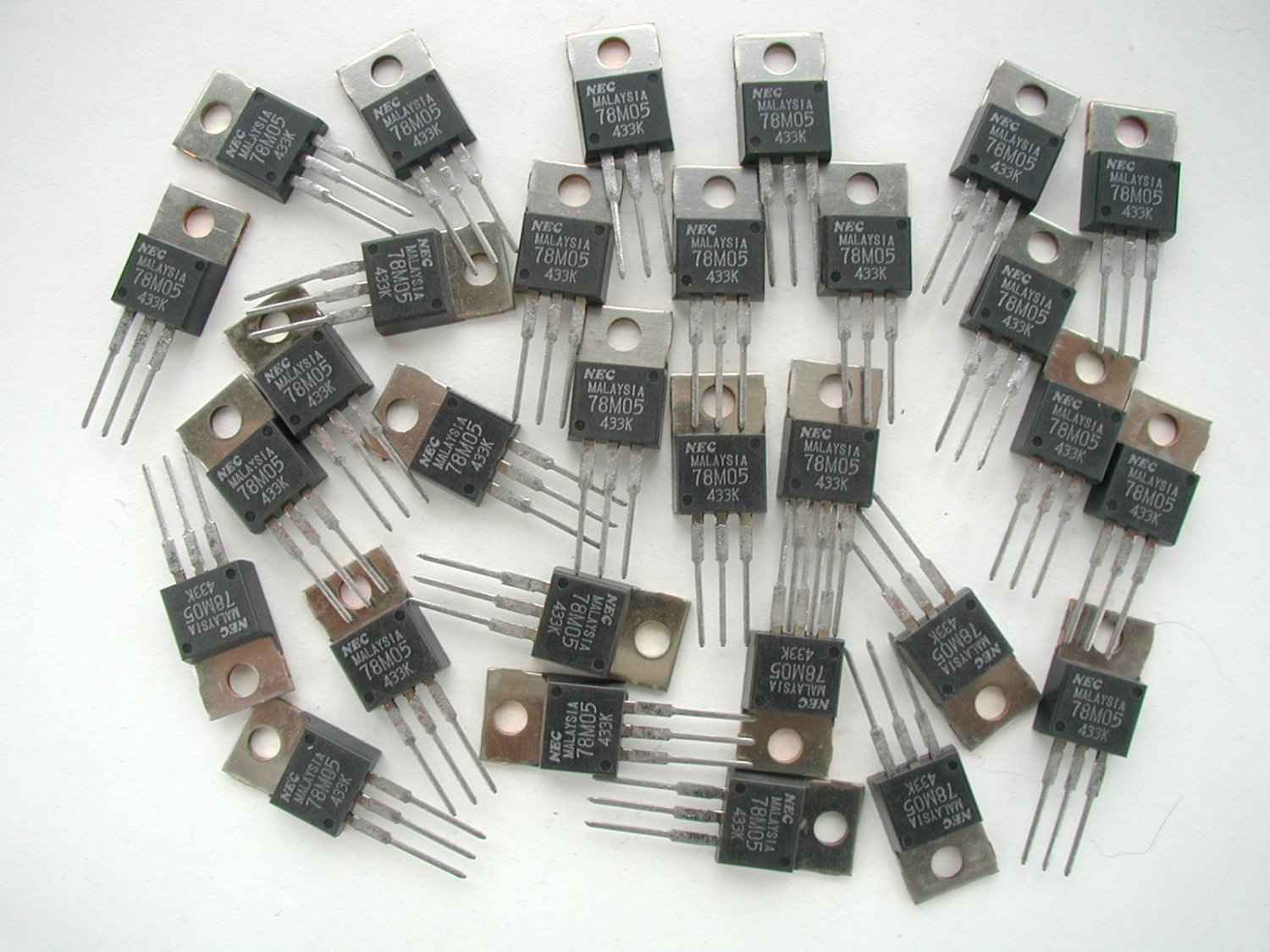 30 x 78M05 Positive 5v 500mA Voltage Regulator TO220 case JOB LOT