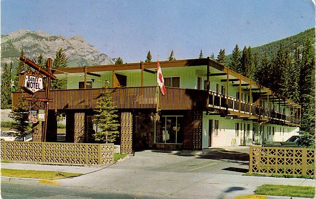 The Banff Motel in Alberta Canada, 1971 Chrome Postcard - 0029
