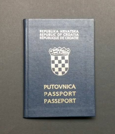 1999 CROATIA Passport
