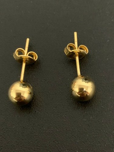 18K Saudi Gold Earrings Stud Balls Small 1.62 grams