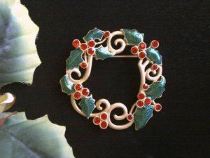 Fabulous Large Golden Wreath Brooch With Red Rhinestones