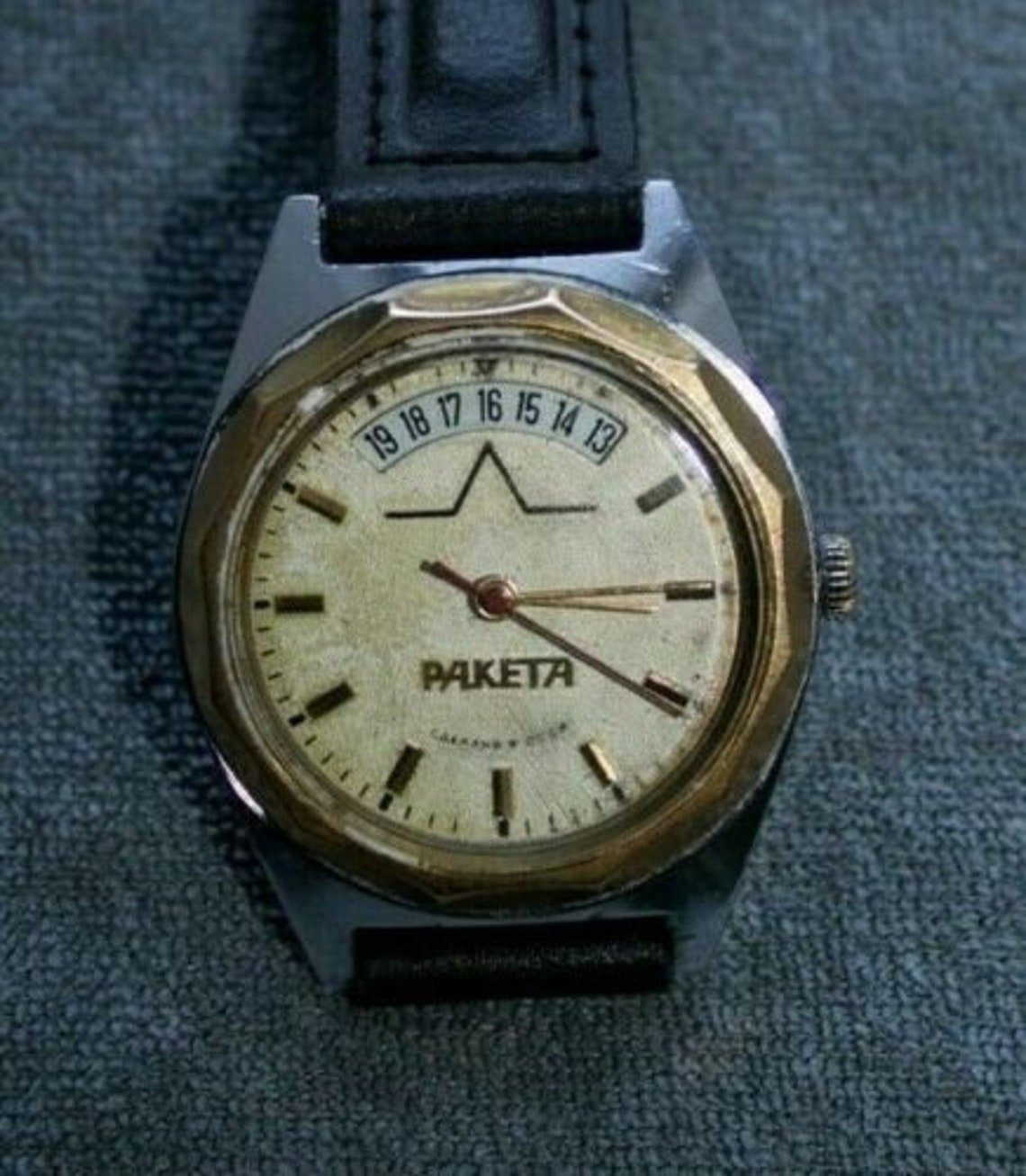 Vintage ROCKET mechanical men's watch RAKETA.manufactured in the USSR