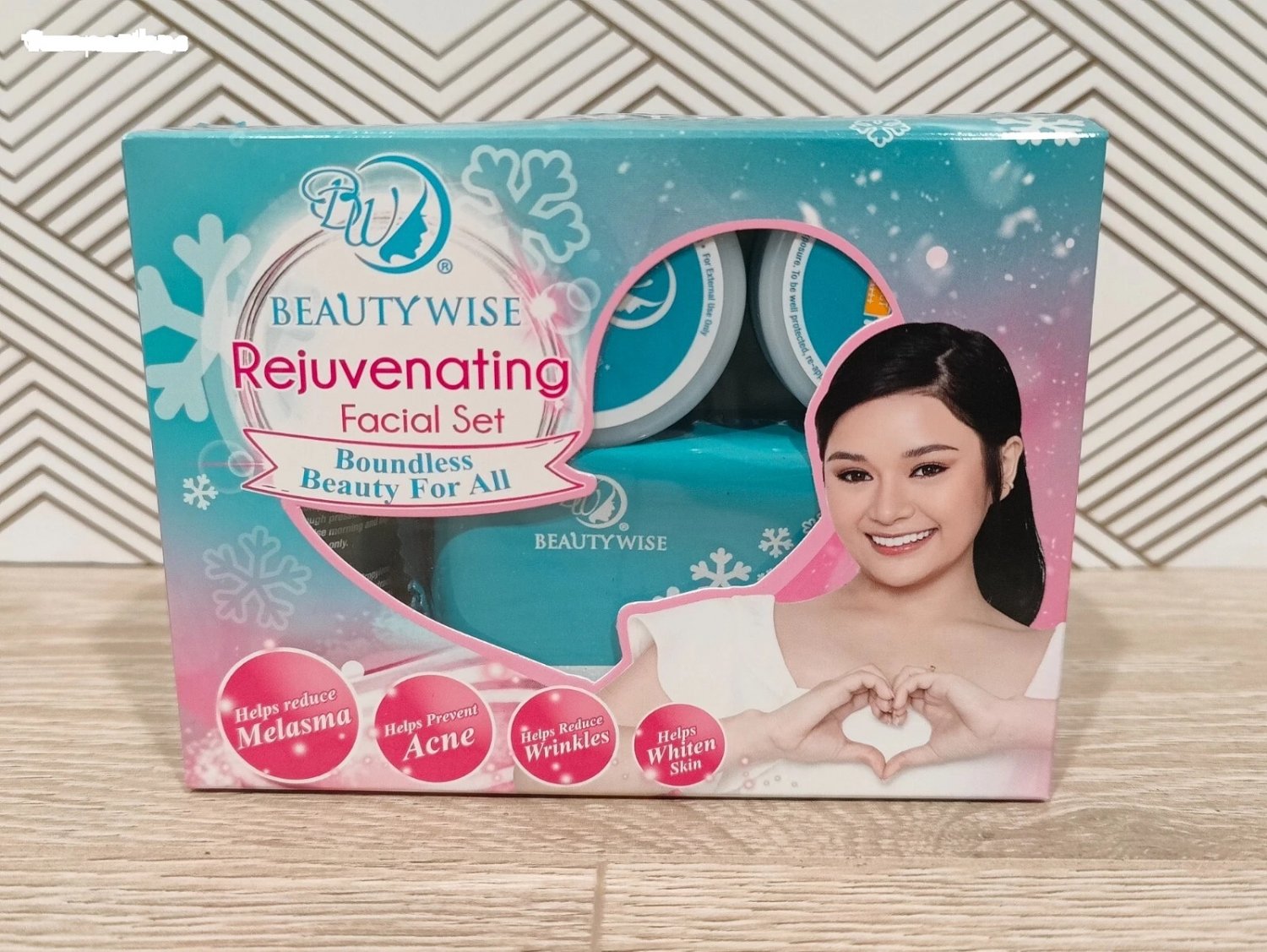 Beautywise Rejuvenating Facial Set for Whitens and Brightens Skin Authentic