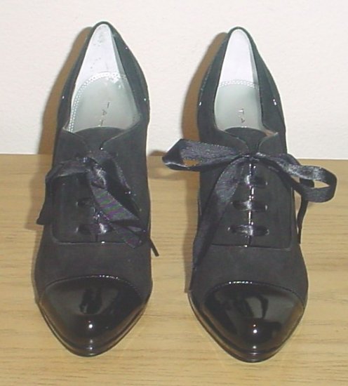 TAHARI OXFORD PUMPS Louise Shoes Lace-Up Heels 7 M (37) BLACK SUEDE