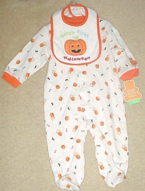 NEW Carters BABYS FIRST HALLOWEEN SET Infant 2 Piece Onesie and Bib 6-9 MONTHS Pumpkin Print