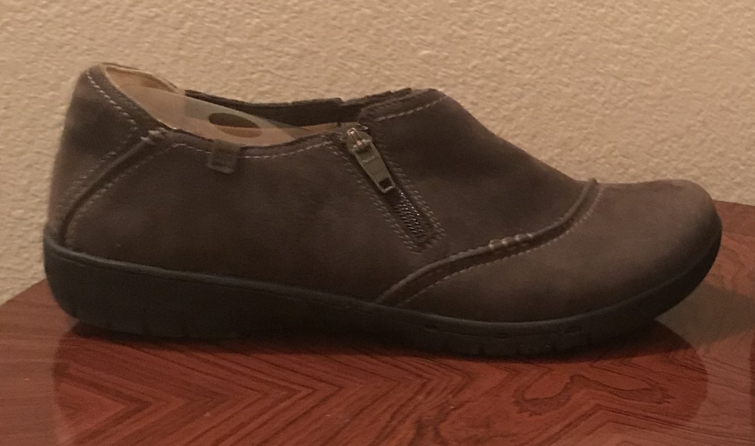 NIB Ladies CLARKS SHOES Walking Comfort Slip On 11M DARK BROWN SUEDE