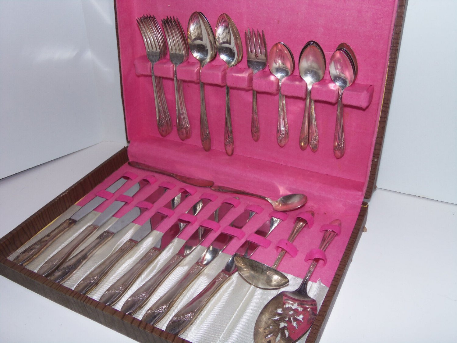Vintage Silverware Tudor Plate Oneida Community 44 Pieces in Original Box Flatwa