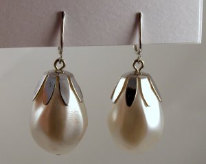 VINTAGE EARRINGS Sarah Coventry White Imitation Pearl Danglers