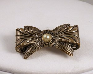 VINTAGE PIN BROOCH Old Ornate Figural Bow Imitation Pearl Cabochon Engraved