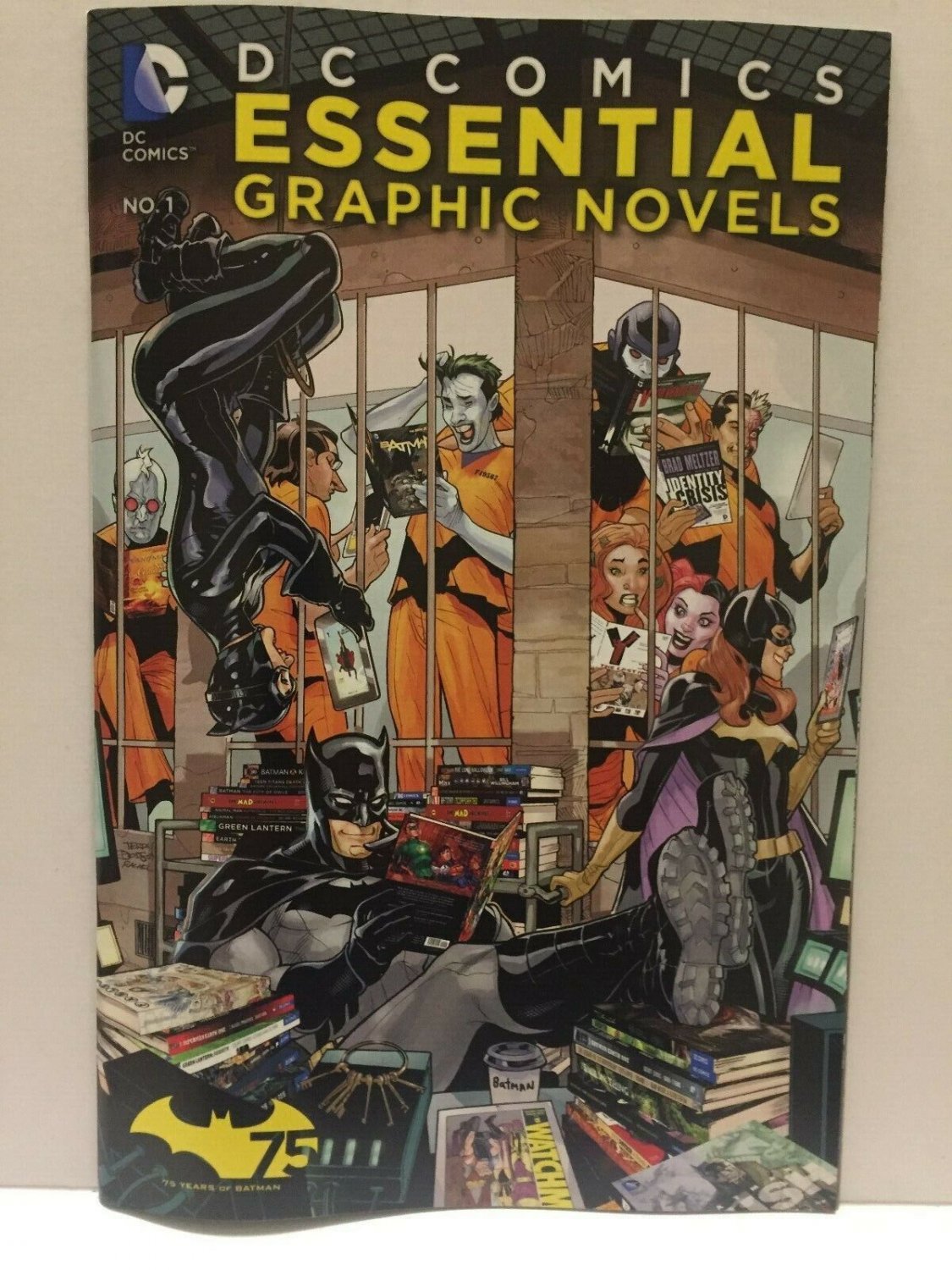 2014 DC Comics Essential Graphic Novels #1 Batman 75 Years Cover