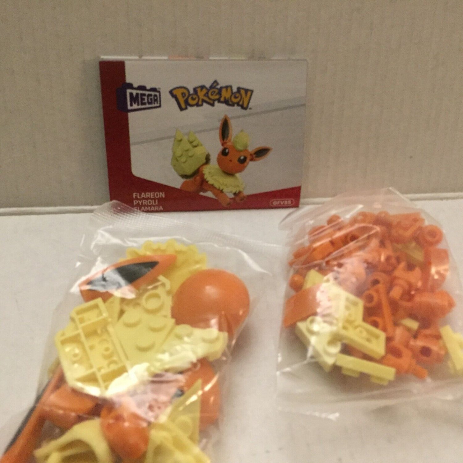 NEW MEGA Pok&Atilde;&copy;mon Flareon Mini Figure Build