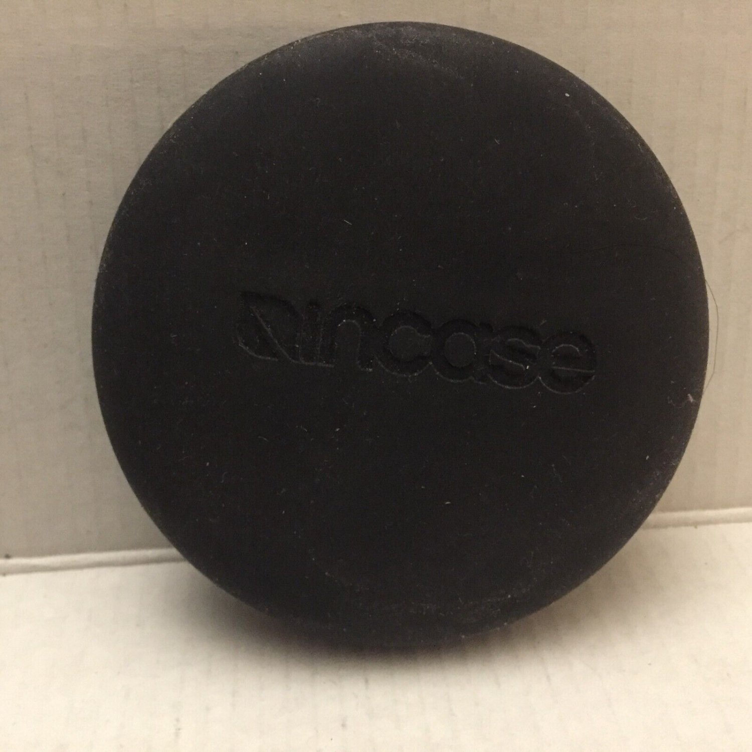 Incase Earbuds Rubber 3.5'' Holder