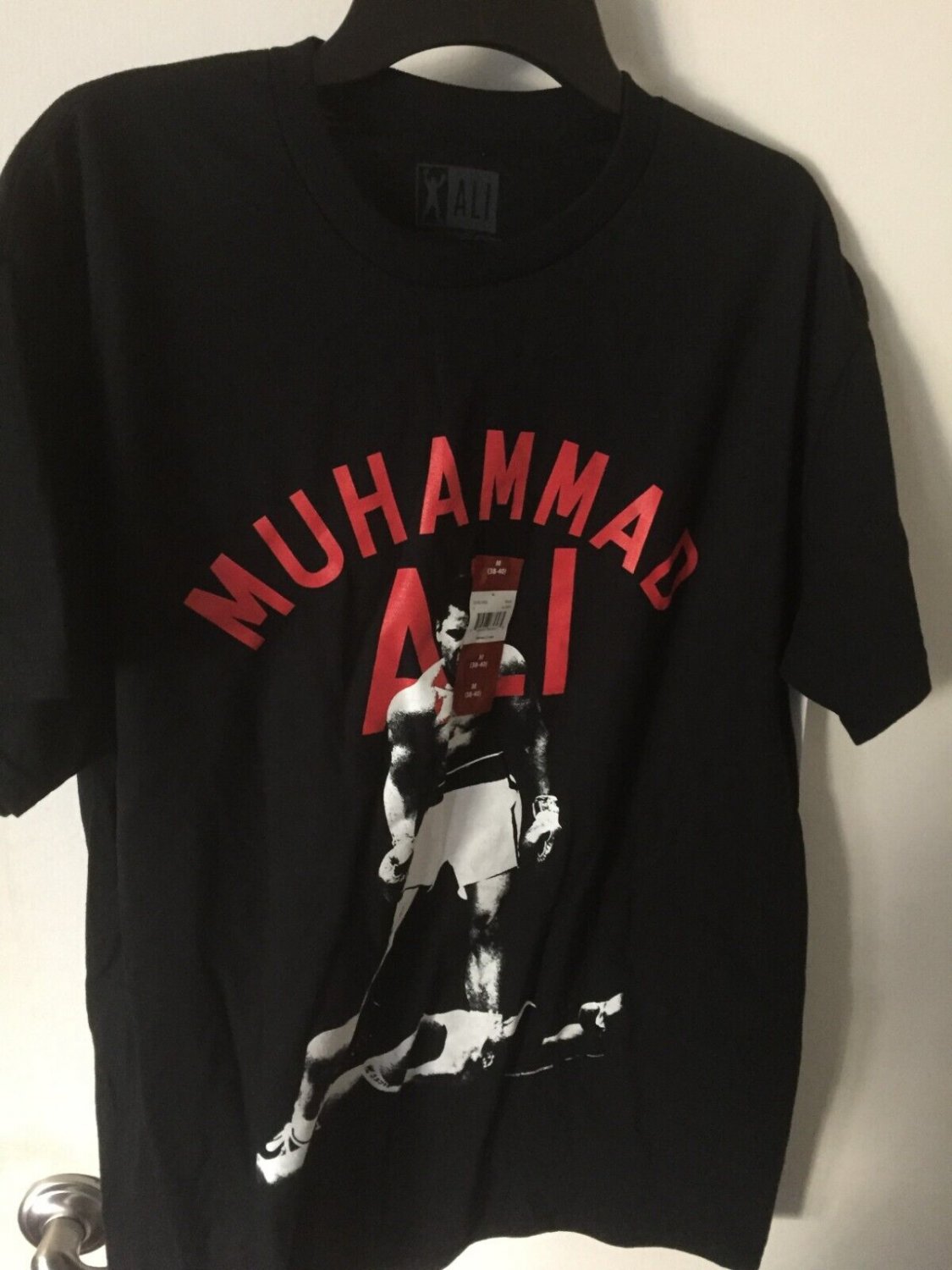 NEW Muhammad Ali Men's Medium Graphic Tee with Short Sleeves