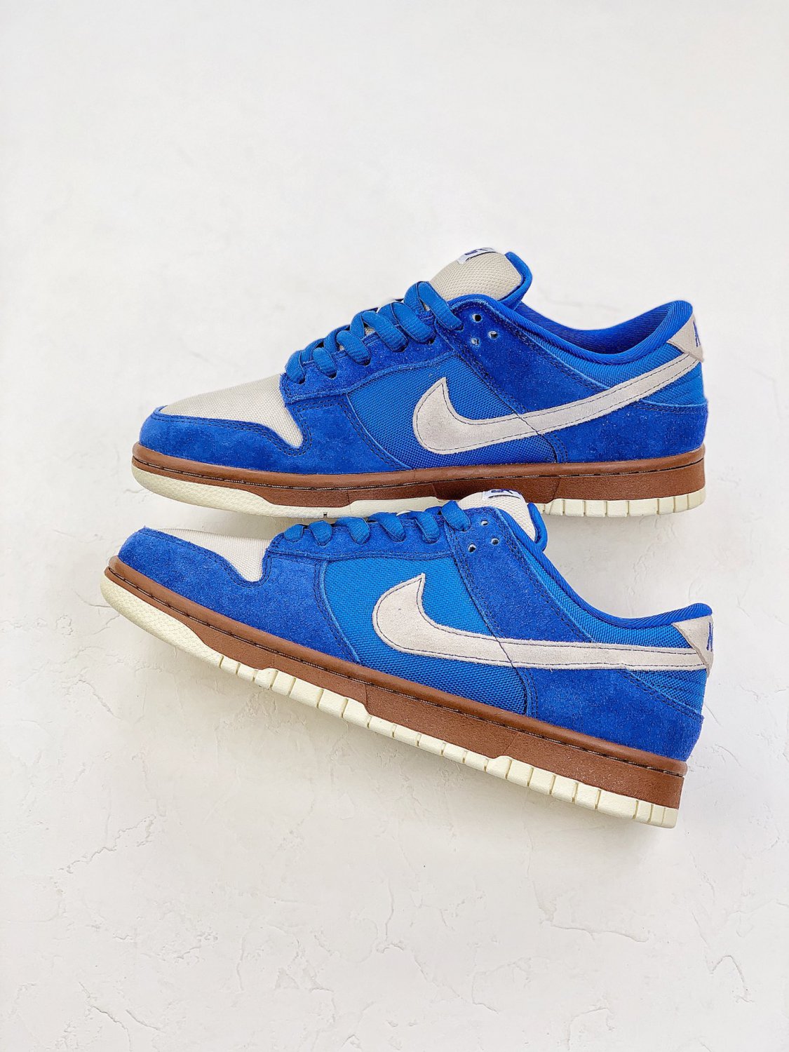 Mens Wmns Dunk Low Pro SB Gold Rail 304292 472