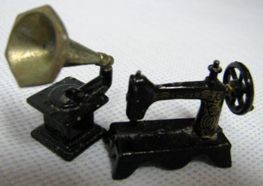 Singer Sewing Machine + Gramaphone Doll House Miniatures