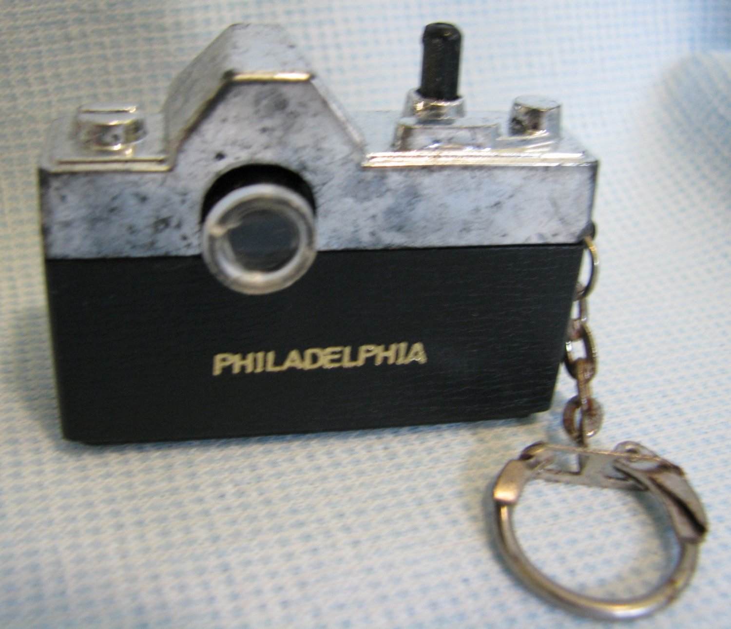 Vintage Philadelphia PA Camera Viewer Souvenir Keychain