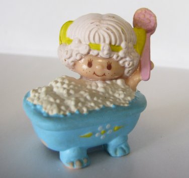 Strawberrry Shortcake Angel Cake Bubble Bath - Strawberryland Miniatures Kenner 1982