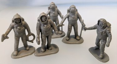 Astronauts Plastic Figures Lot - Playsets Diorama
