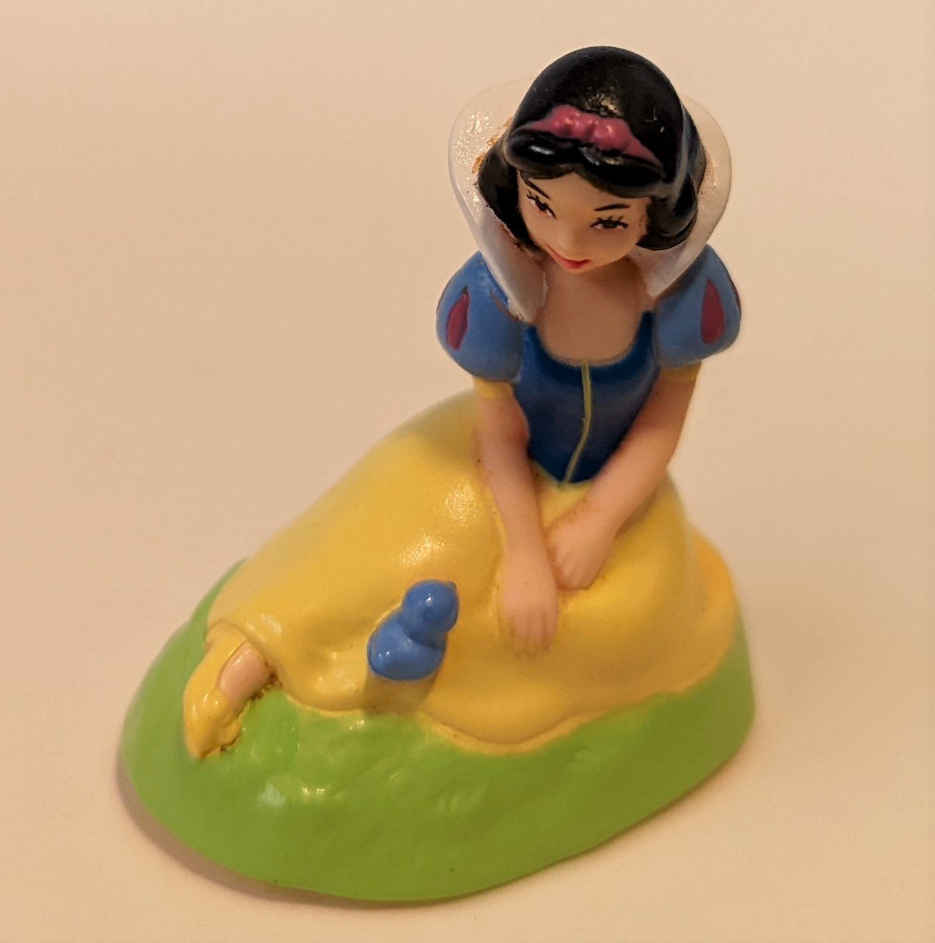 Disney Snow White Mini Figure Tomy 2002