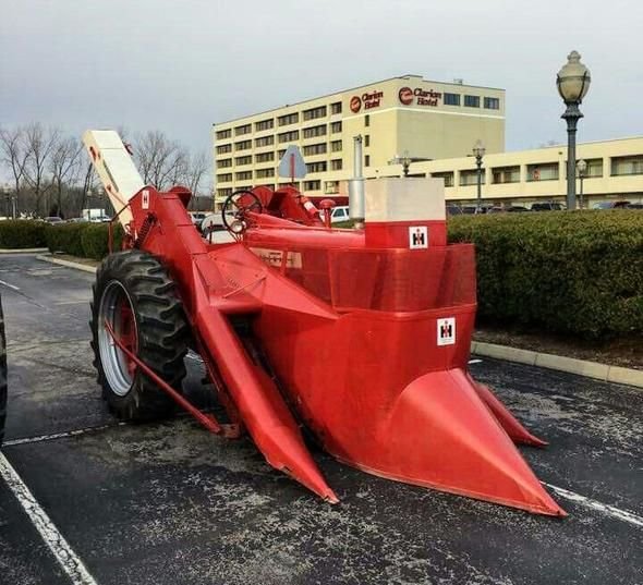 Case IH Two Row Mounted - McCormick Farmall Model 2-M, 2M Operator`s Manual 1006269R4