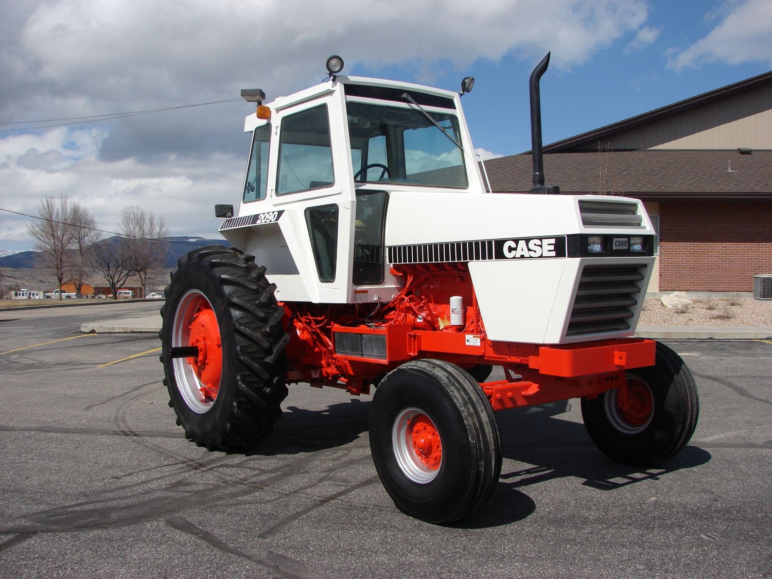 Case IH 2090 Tractor without Cab Operator&acirc;��s Manual 9-6841 DOWNLOAD