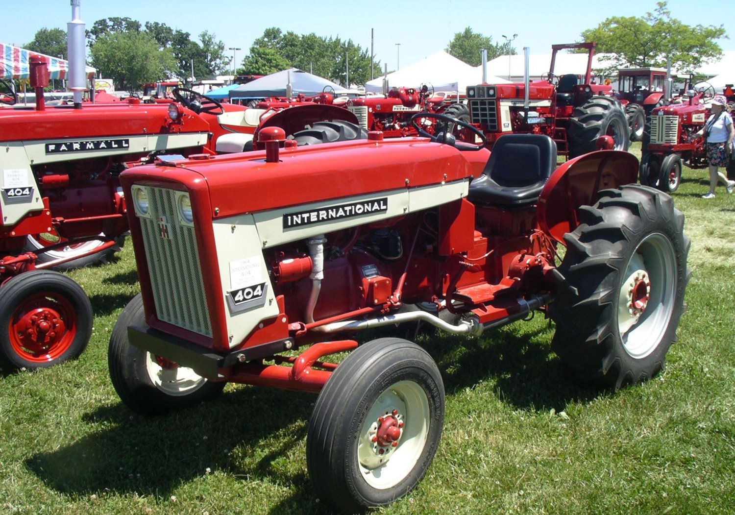 Case IH 404 Tractor Operator&acirc;��s Manual 1082594R2 DOWNLOAD