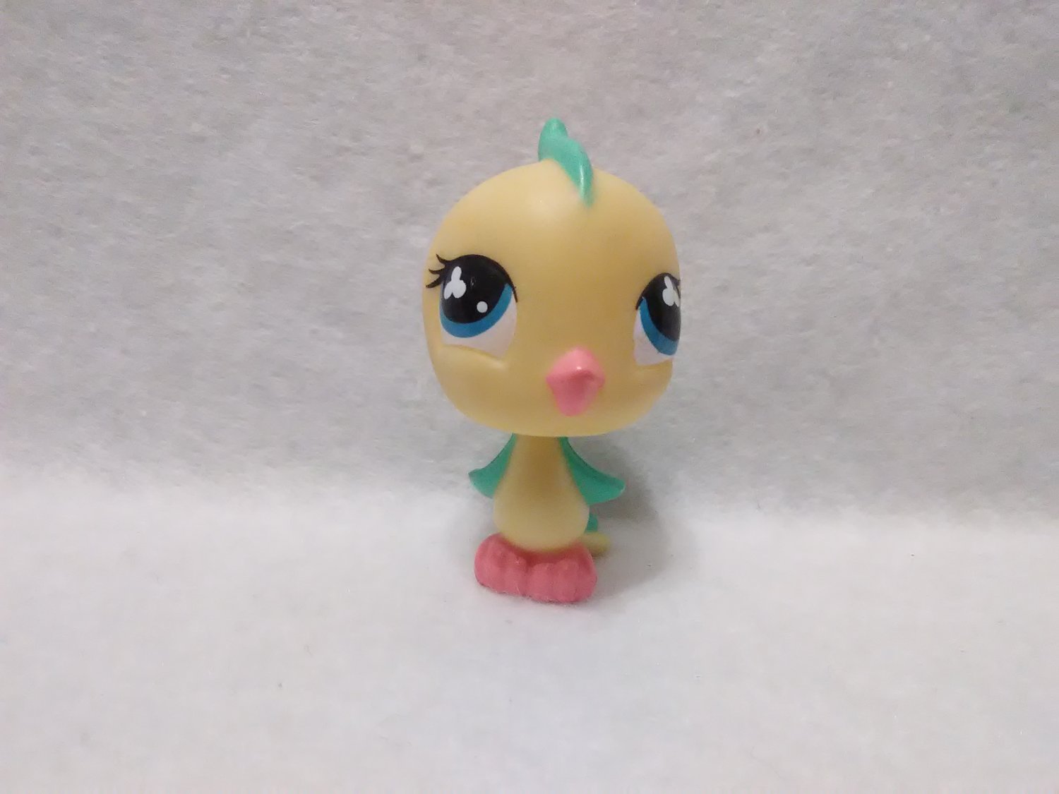 Littlest Pet Shop LPS Loose Yellow Bird Figure Blue Eyes #754 2004 Hasbro