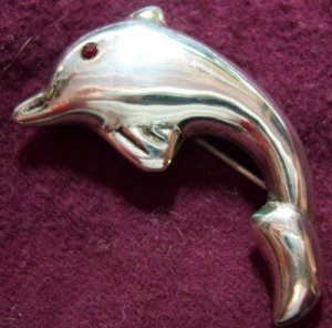 Dolphin Curvy Sterling Silver 925 Brooch Pin Ruby Garnet