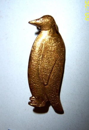Penguin Penquin Vintage Bronze Pin Brooch