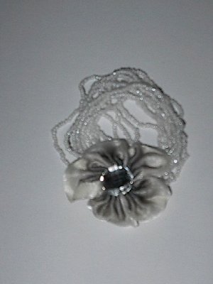Removeable Flower White Seedbead Stretch Bracelet