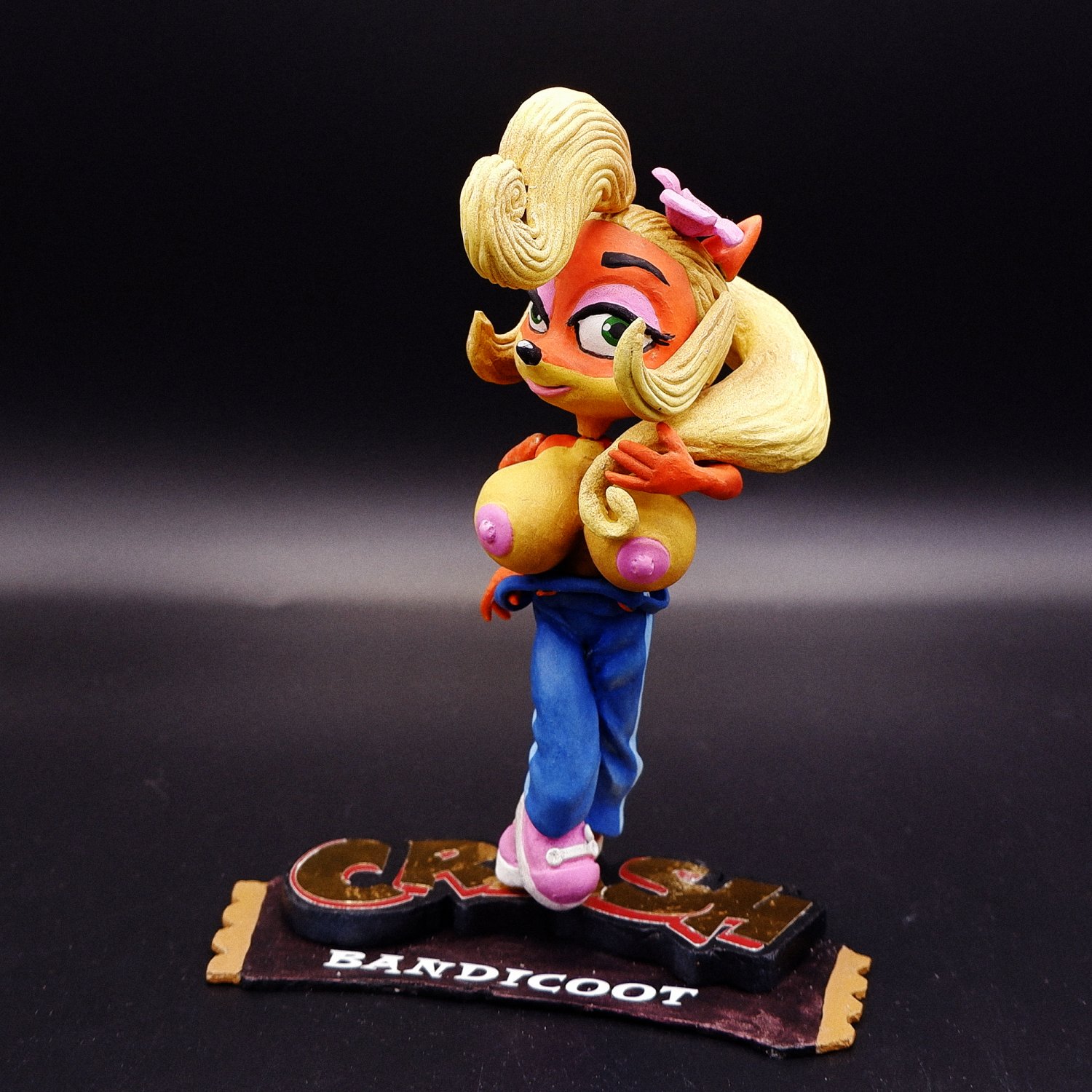coco bandicoot statue