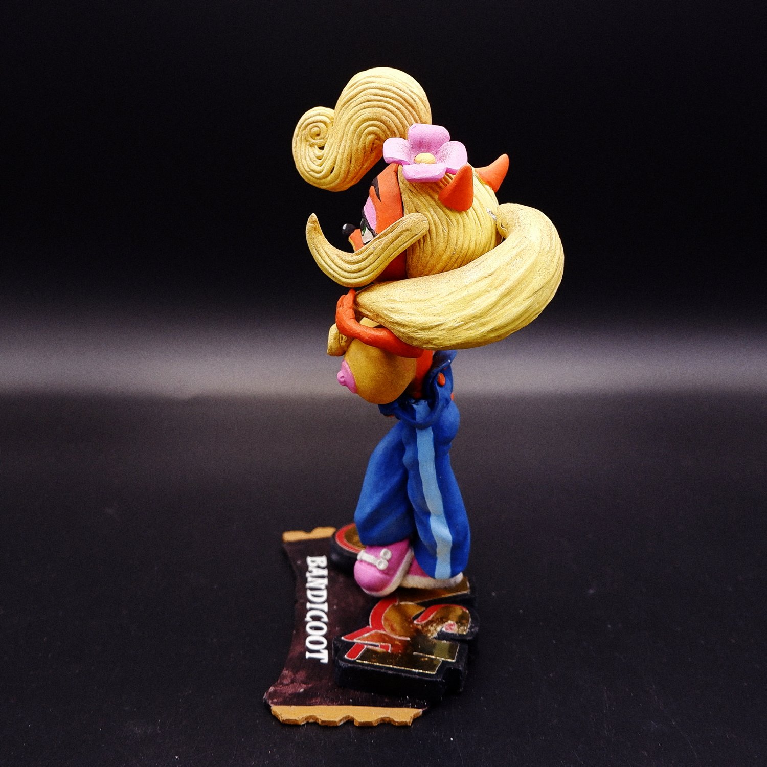 coco bandicoot statue
