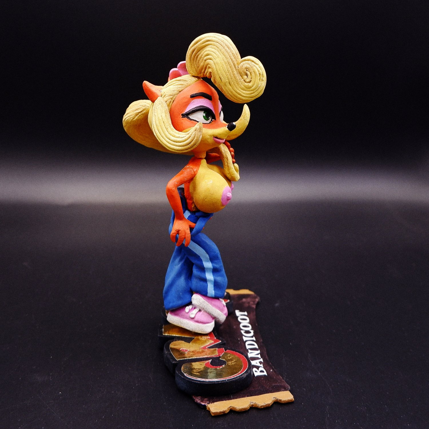 coco bandicoot statue