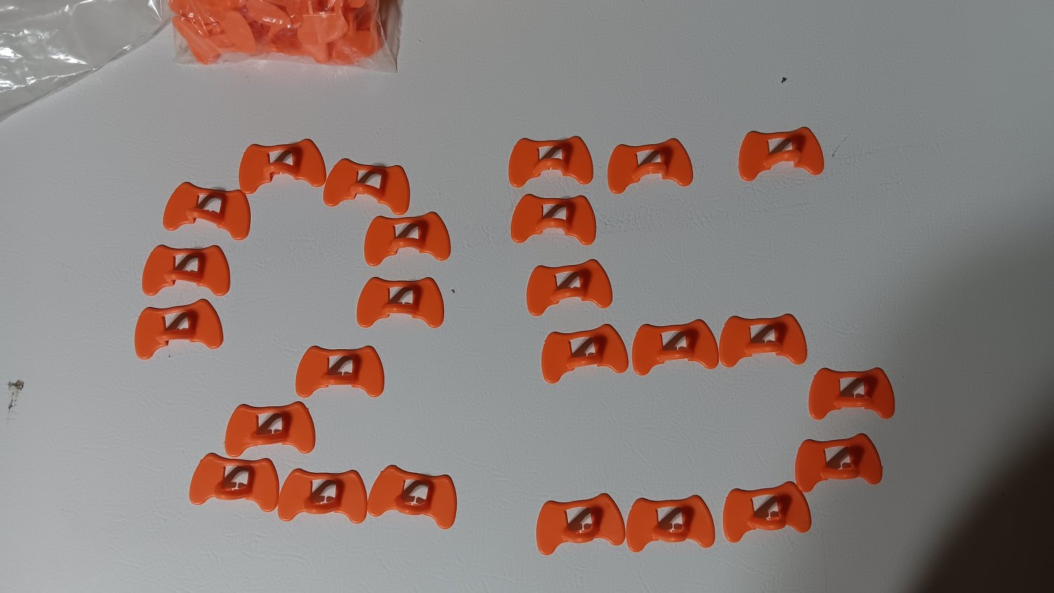 25 pcs Pinless Chicken Peepers ORANGE Pheasant Poultry Blinders BRAND NEW