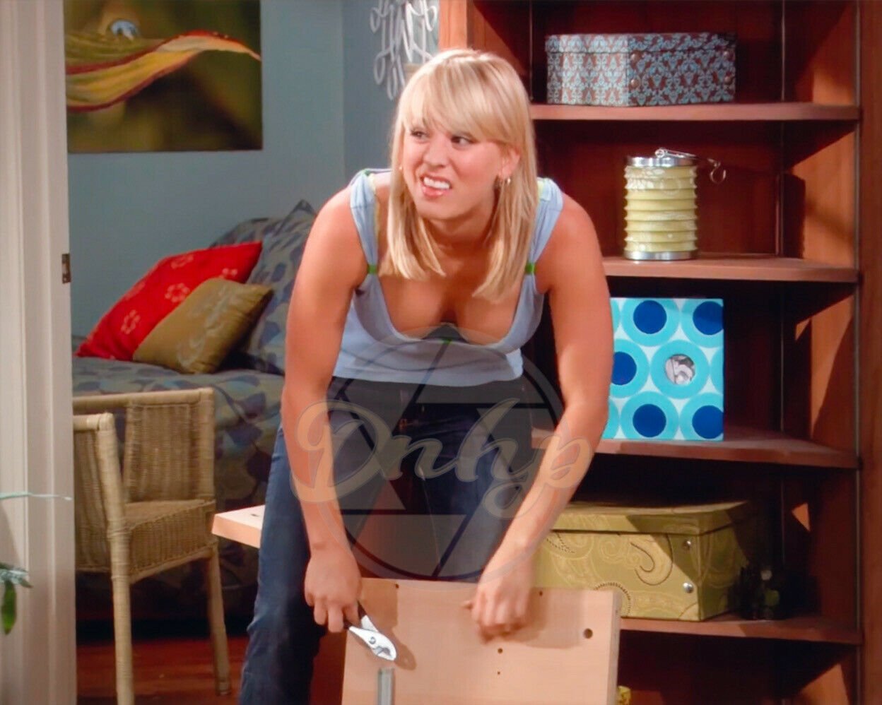 KALEY CUOCO 8x10 (1) Celebrity Model Sexy Movies 197