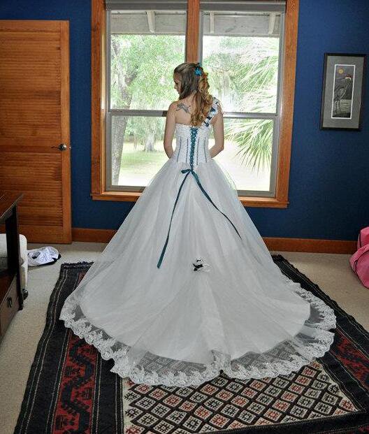 Spectacular One Shoulder Gothic Wedding Dresses in White and Teal Organza Lace Bridal Gowns