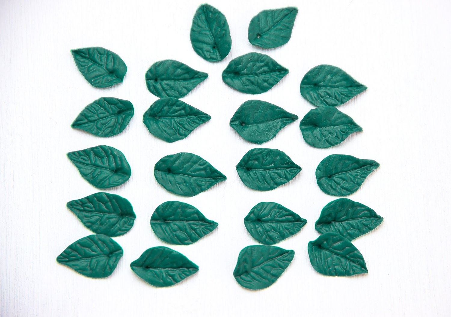 Small Emerald Green Leaves Polymer Clay 0.4"-0.48"(1cm- 1.2cm), Dark Green Leaves Jewelry Making