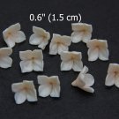 Pearl/ Beige flower Beads 0,6" ( 1,5 cm), Beige inside, pearl at the edges of the petals. Pearl/ Beige flower Beads 0,6" ( 1,5 cm), Beige inside, pearl at the edges of the petals.