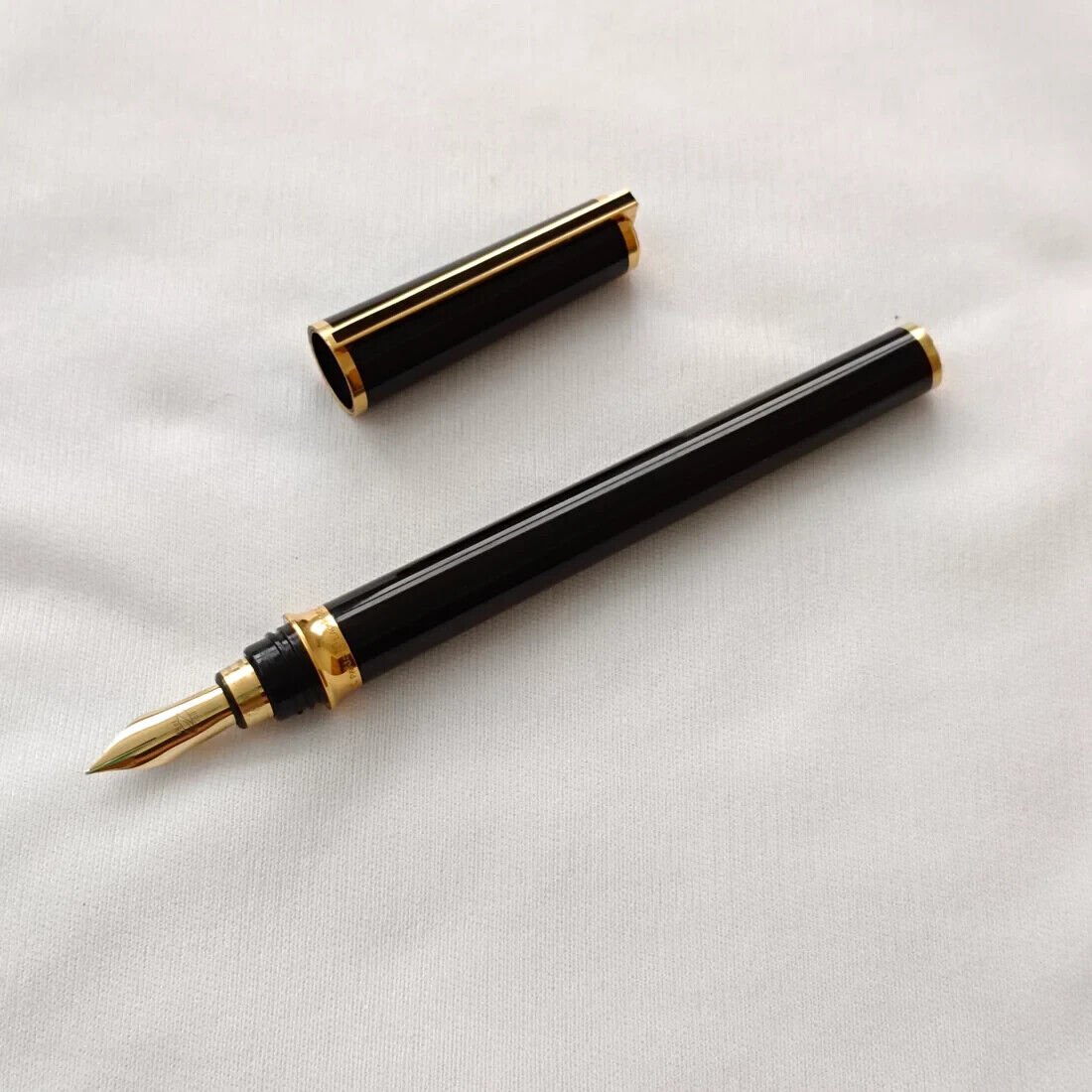 S.T. Dupont Gatsby Black Lacquer Fountain Pen Made in France
