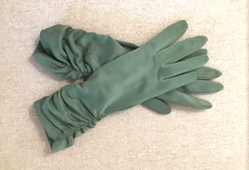 Vintage 1950's olive-green Sheered Gloves by Hansen