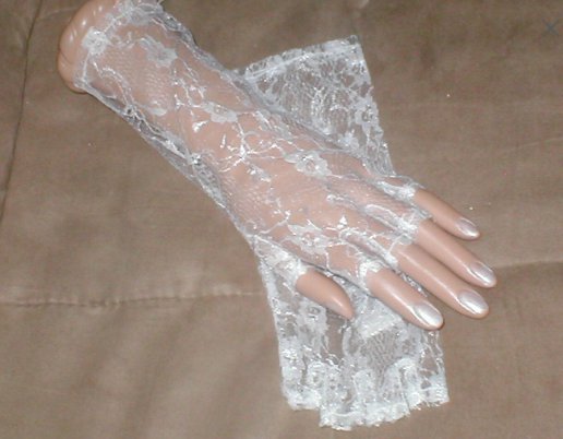 Vintage  White Chantilly Lace Fingerless Gloves
